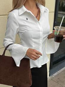 DAZY Blouse femme slim fit unie, col rabattu, manches longues à poignets évasés, taille cintrée, style décontracté, nouvelle collection automne - Blanc - Voir 1
