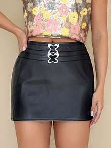Franclia Solid Color Butterfly Metal Decor Fashionable Mini Skirt - Black - View 3