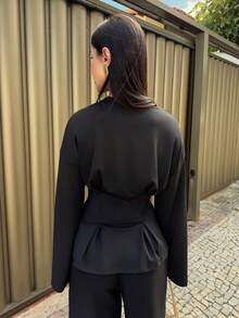 Yohana Edit 女士纯色圆领长袖收腰褶裥下摆休闲T恤 - 黑色 - 查看 3