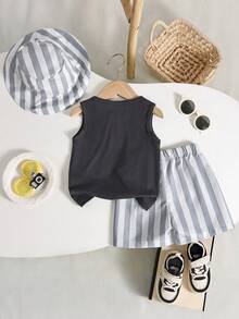 SHEIN Playful Pals 3件組 嬰幼兒男童夏季套裝 深灰色卡通背心 條紋沙灘短褲 & 帽子 休閒熱帶度假男童服裝套裝 - 深灰色 - 查看 3