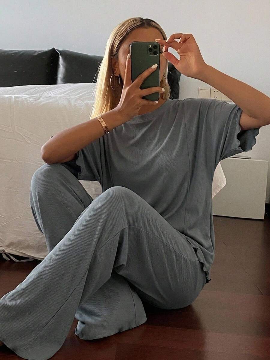 DAZY 2件組極簡純色寬鬆短袖T恤與直筒長款睡褲套裝,夏季女款居家休閒服 - 深灰色 - 查看 1