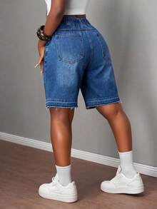 Slaydiva Shorts de mezclilla de talla grande con botones de strass, bolsillos y dobladillo deshilachado, versátiles - Azul lavado oscuro - Ver 6