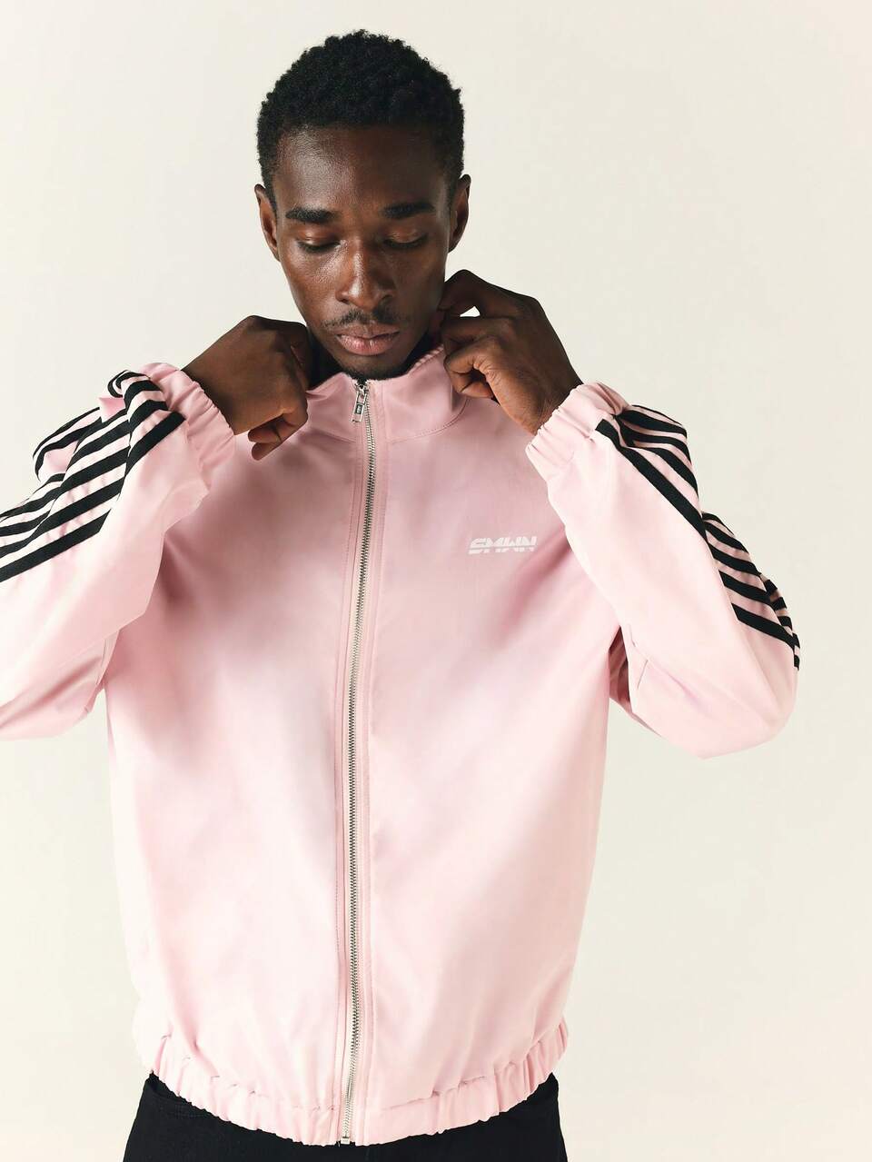 Oversized Windjacke mit durchgehendem Reißverschluss, schwarzem Seitenstreifen-Detail, elastischem Saum und Bündchen, lässige Frühlings-Oberbekleidung