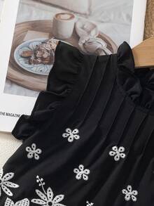 SHEIN Elladie kids 2件組女孩夏季新款圓領後背水滴造型藍色蝴蝶結仿刺繡印花布料飄逸袖荷葉邊前領結裝飾上衣休閒直筒短褲極簡復古時尚套裝 - 黑色 - 查看 8