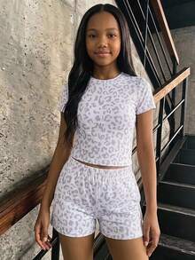 SHEIN 青少年女孩 2件組圓領夏季白色短袖T恤短褲套裝，波西米亞可愛風，適合海灘家庭度假、演唱會、健身房 - 灰色 - 查看 1