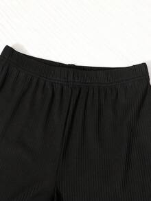 SHEIN 2件組女童大童通勤時尚風襯衫與喇叭褲套裝，經典黑白配色，附設計感鏈條彈性腰帶，白色長袖翻領荷葉邊下擺 2 合 1 襯衫上衣搭配舒適羅紋喇叭褲，適合春秋季，休閒返校與旅行穿搭 - 黑色 - 查看 7