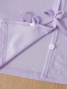 SHEIN Elladie kids 溫柔芋紫色女童兩件套，短款長袖開襟衫搭配花卉細肩帶洋裝，蝴蝶結前開襟與荷葉邊袖口設計，全紫色碎花，柔軟面料，法式鄉村風，適合嬰兒與幼兒日常穿著、野餐、拍照 - 紫色 - 查看 8