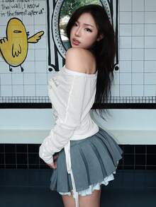 Grunge Punk ROMWE X Isabelle Nguyen 浪漫龐克十字架與字母印花露肩長袖女款T恤 - 白色 - 查看 5