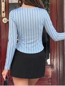 MainGRL 藍色條紋假兩件式長袖短版上衣，秋季休閒街頭風，適合街頭、早午餐、夜晚外出、度假，修身顯瘦女款時尚貼身上衣 - 藍色 - 查看 4