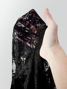 SHEIN ICON 女款大尺碼復古性感千禧風Y2K都市現代前衛大膽時尚個性蕾絲拼接鏤空黑色T恤 - 黑色 - 查看 9
