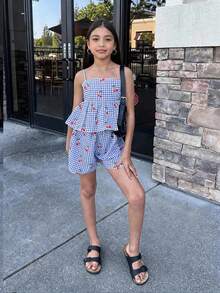 Firerie Kids Firerie Kids Set de 2 piezas para niña preadolescente con top camisole con volantes y pantalones cortos con estampado de cereza a cuadros - Azul - Ver 2