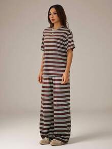 SHEIN PETITE 2件組女款棕色條紋夏季休閒居家服，寬鬆圓領落肩短袖T恤搭配鬆緊腰長褲舒適套裝，適合嬌小女性 - 棕色 - 查看 7