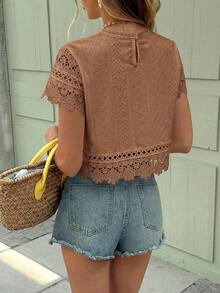 SHEIN Frenchy Kaos Kasual Liburan Warna Polos dengan Patchwork Renda - Coklat - View 2