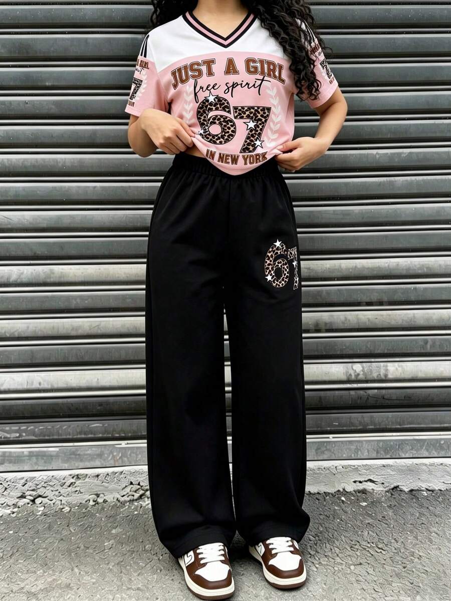 SHEIN 2件套女童夏季套裝 街頭風運動風 柔軟可愛 白色短版寬鬆數位印花V領短袖上衣 + 高腰寬腿長褲 兩件套夏季運動休閒街頭服飾 - 彩色 - 查看 1