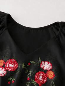 SHEIN Franclia 女士春夏新款白色刺绣修身休闲通勤度假短袖T恤 - 黑色 - 查看 7