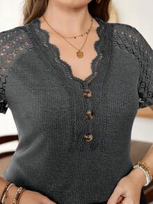 Lacomfia 大尺碼女款休閒春夏蕾絲拼接針織布料T恤 - 深灰色 - 查看 1
