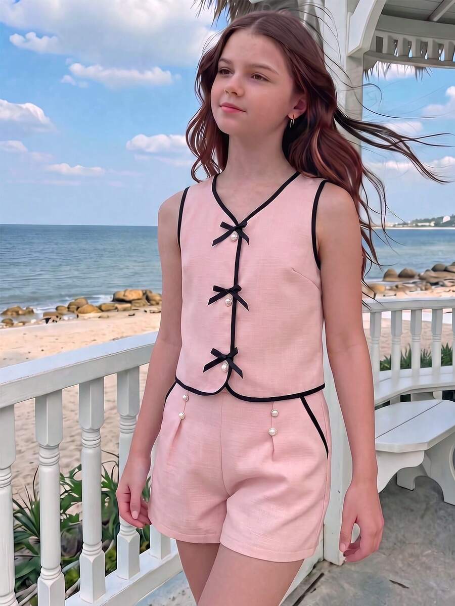SHEIN Sparklyn ChillGRL 青少女 2件組淺粉色夏季可愛度假款無袖上衣與短褲套裝,圓領開襟衫配蝴蝶結鈕扣 - 粉色 - 查看 1