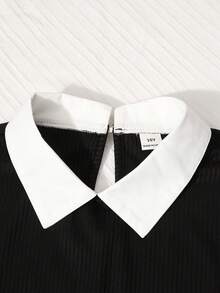 SHEIN 2件組女童大童通勤時尚風襯衫與喇叭褲套裝，經典黑白配色，附設計感鏈條彈性腰帶，白色長袖翻領荷葉邊下擺 2 合 1 襯衫上衣搭配舒適羅紋喇叭褲，適合春秋季，休閒返校與旅行穿搭 - 黑色 - 查看 4