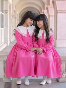 SHEIN Tween女孩休閒學院風日常百搭舒適拼接優雅蕾絲飾邊對比色大翻領洋裝，字母編織貼布裝飾，返校季穿搭 - 粉色 - 查看 4