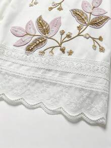 GlowEve Blus Patchwork Renda Motif Bunga Romantis Elegan Musim Gugur untuk Acara Brunch, High Tea, Kencan, Pesta, Pernikahan Putih dan Merah Muda - Putih - View 3