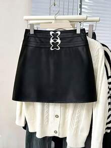 Franclia Solid Color Butterfly Metal Decor Fashionable Mini Skirt - Black - View 5