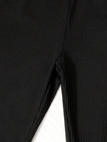 SHEIN 2件組女童大童通勤時尚風襯衫與喇叭褲套裝，經典黑白配色，附設計感鏈條彈性腰帶，白色長袖翻領荷葉邊下擺 2 合 1 襯衫上衣搭配舒適羅紋喇叭褲，適合春秋季，休閒返校與旅行穿搭 - 黑色 - 查看 8