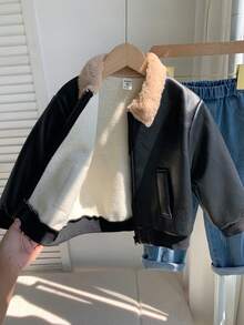 SHEIN 兒童小男孩秋冬休閒可愛街頭風黑色PU皮革抓絨內裡長袖拉鍊外套 中性嬰兒冬裝 - 黑色 - 查看 6