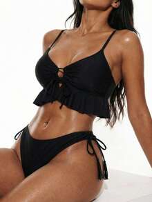 Swim Basics Conjunto de bikini de tirantes y tirantes finos con aberturas para el verano y la playa - Negro - Ver 3