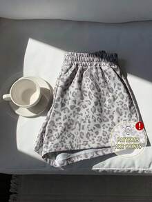 SHEIN EZwear 女士休闲复古迷彩豹纹中腰宽松短裤，飘逸短裤，返校必备单品，适合日常通勤、约会、聚会、秋冬夏、圣诞节、新年、感恩节、派对、婚礼、海滩、毕业典礼等场合，时尚、优雅、休闲、外出、约会、预约、通勤、闪亮、情人节、优雅、度假、休闲、Y2K、外出、毕业典礼等。 - 彩色 - 查看 1