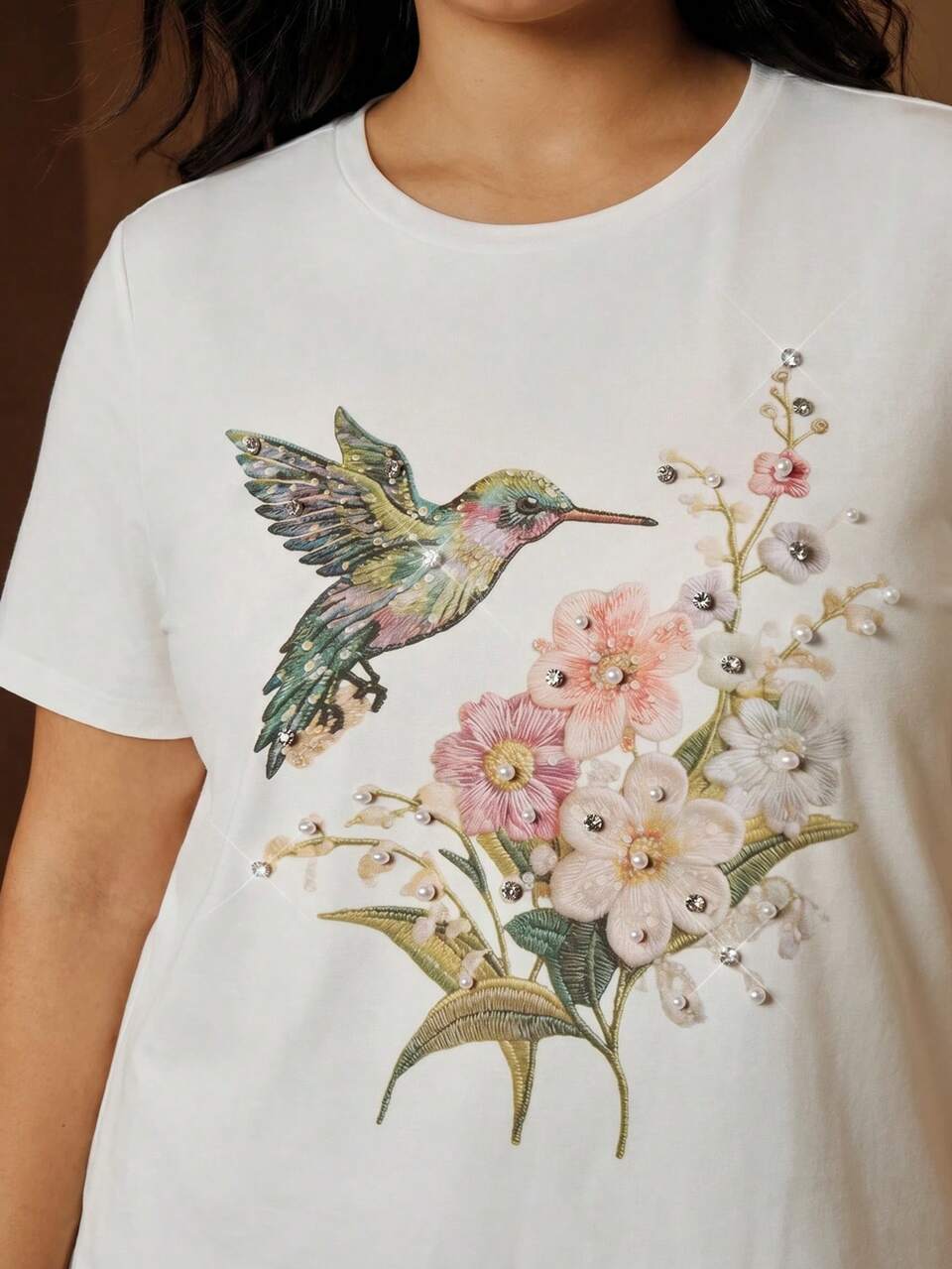 Plus Size New Women's Summer Casual Heavy Beaded Hummingbird & Floral T-Shirt, Round Neck Short Sleeve, Elegant Elegant, Versatile, Slimming Top, Suitable For Daily Wear