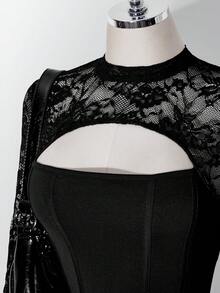 SHEIN ICON 女款大尺碼復古性感千禧風Y2K都市現代前衛大膽時尚個性蕾絲拼接鏤空黑色T恤 - 黑色 - 查看 5