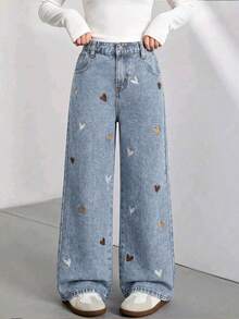 SHEIN Sparklyn 2025秋冬新款女童阔腿牛仔裤。可爱爱心刺绣宽松牛仔裤，复古做旧牛仔布，Y2K学院风街头休闲可爱复古风，刺绣图案破洞，粉色爱心刺绣，舒适棉质牛仔布，蓝色牛仔裤，四季皆宜，时尚女童爱心宽松阔腿牛仔裤，松紧腰设计 - 中等水洗藍 - 查看 4