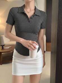 DAZY 女款黑白條紋拼接 Polo T恤，休閒街頭風音樂節辣妹運動風打底短袖上衣，適合夏季與秋季 - 黑與白 - 查看 3