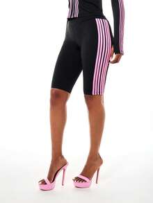 SUMWON WOMEN Low Rise Capri Leggings With Contrast Side Stripe Detail Slim Fit Knee Length Casual Everyday Style - Black - View 4