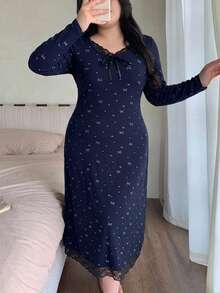 Dazy Plus 春夏蝴蝶結圖案滿版印花對比色蕾絲拼接收腰大碼女款優雅短袖睡裙 - 藏蓝色 - 查看 4