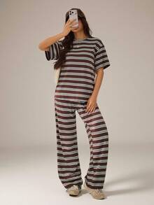 SHEIN PETITE 2件組女款棕色條紋夏季休閒居家服，寬鬆圓領落肩短袖T恤搭配鬆緊腰長褲舒適套裝，適合嬌小女性 - 棕色 - 查看 11