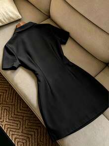 SHEIN Franclia 女款夏季 Polo 領短袖收腰洋裝，A 字版型，簡約顯瘦短洋裝，適合日常通勤、外出與野餐 - 黑色 - 查看 2