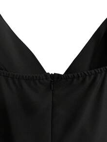 SHEIN CURVE+ 大尺碼夏季優雅純色交叉裹身細肩帶連身褲 - 黑色 - 查看 4
