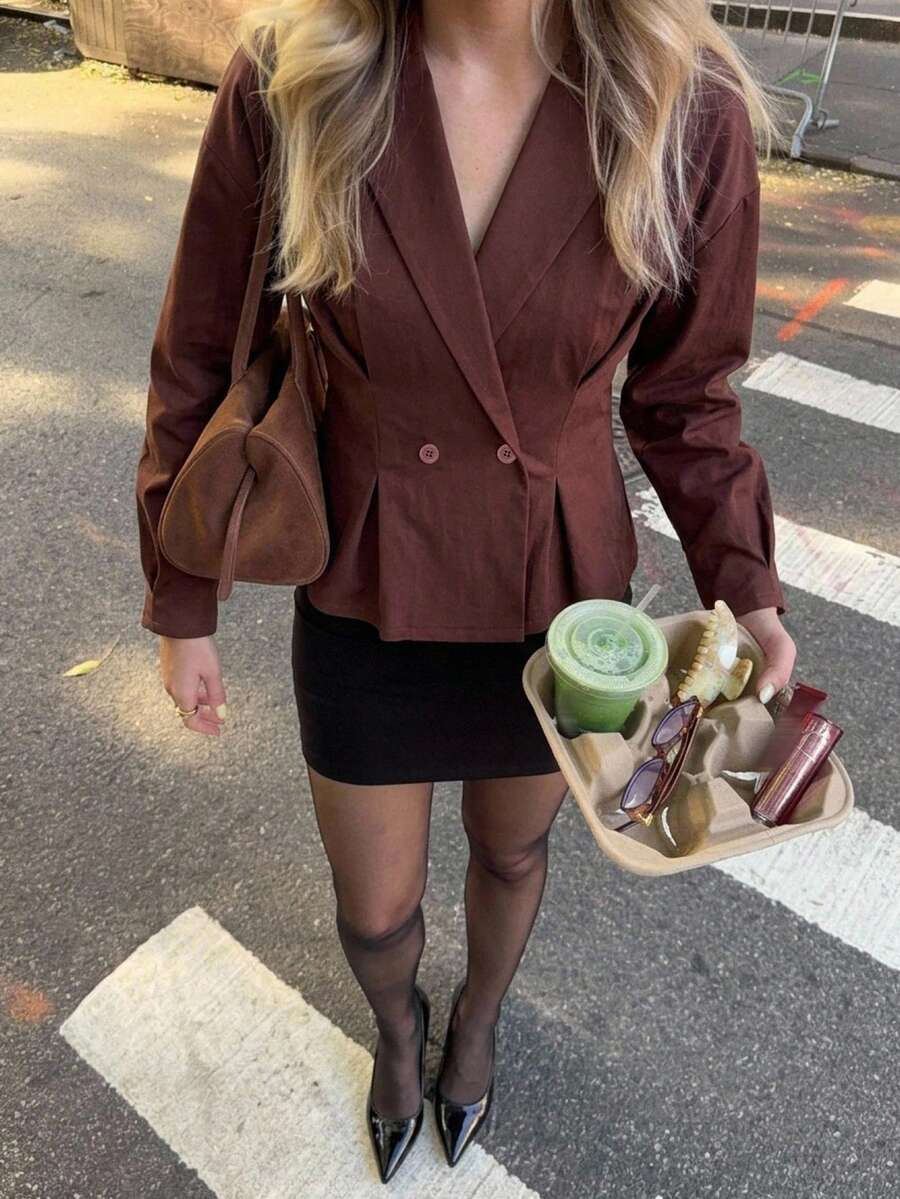 Livesso 女款標準版中長版酒紅色純色雙排扣翻領收腰繫帶夾克 - 酒紅色 - 查看 1