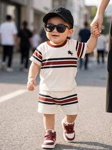 SHEIN Playful Pals 2件組男嬰T恤套裝，可愛香蕉水果印花淺藍色夏季休閒穿搭，海灘度假格紋服飾，時尚男童套裝 - 彩色 - 查看 3