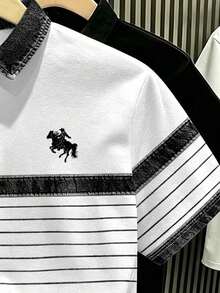 Manfinity Hypemode 復古丹寧風藍白拼色條紋 Polo 衫，小馬 Logo 印花，藝術領短袖上衣，男女款圖案 T 恤，百搭夏季休閒日常穿著襯衫 - 彩色 - 查看 4