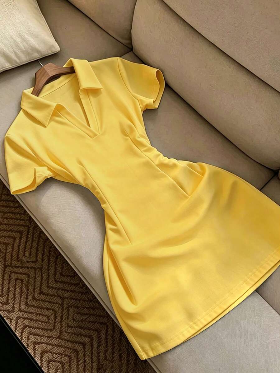 SHEIN Franclia 女款休閒日常可愛 Polo 領收腰顯瘦彈性運動短洋裝,適合通勤、外出、返校,秋夏穿著 - 黃色 - 查看 1