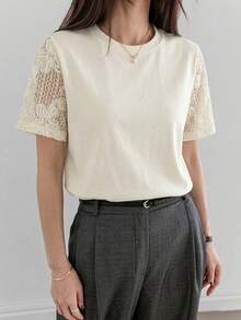 DAZY 春夏女款寬鬆對比蕾絲袖 T-shirt，輕商務休閒通勤度假海灘風 - 白色 - 查看 3
