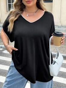 SHEIN CURVE+ 大尺碼 22W 黑白對比蕾絲落肩袖上衣 波希米亞簡約休閒度假風 2026夏季 適合健行 - 黑與白 - 查看 7