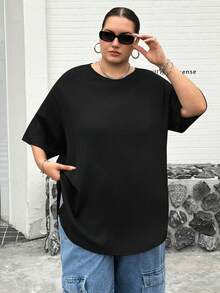 SHEIN CURVE+ 大尺碼女款黑色夏季休閒日常時尚寬鬆舒適基礎款下擺開衩短袖T恤上衣，機場穿搭 - 黑色 - 查看 5