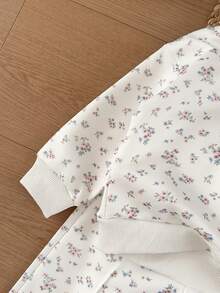 SHEIN Vintaside Kids 女嬰碎花套裝，甜美碎花長袖上衣 + 休閒長褲 2 件套，立領拉鍊設計，適合春秋季女嬰日常穿著或戶外露營野餐旅行或日常休閒公園散步 - 杏色 - 查看 5
