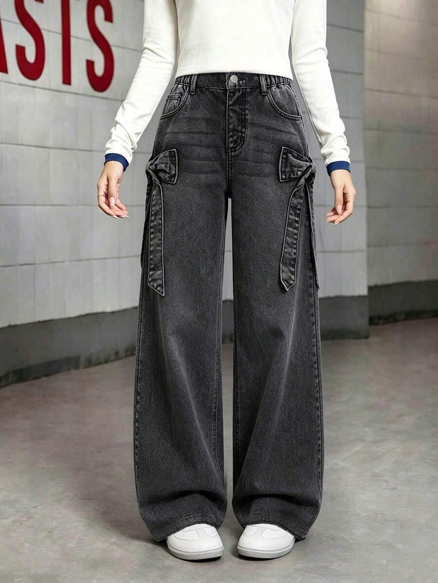 SHEIN 2025春夏新款女童休閒百搭可愛蝴蝶結設計口袋舒適柔軟寬鬆直筒水洗牛仔褲,適合日常穿著 - 淺灰色 - 查看 1
