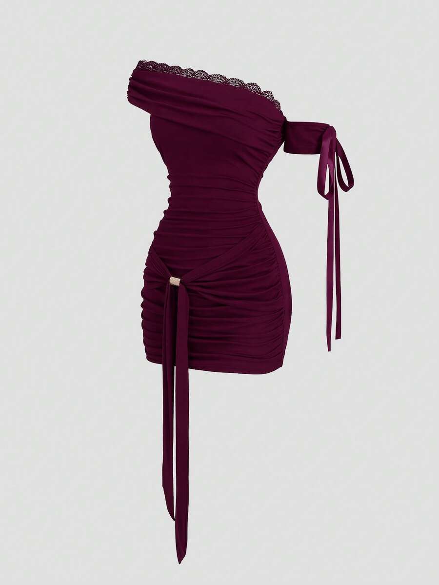 Sweetra Gaun Wanita Elegan dengan Rok Pas Badan Berpotongan Bahu Terbuka, Hiasan Pita Busur, Renda, dan Patchwork, Dilengkapi Gesper Logam dan Hem Bergelombang - Burgundy - View 1