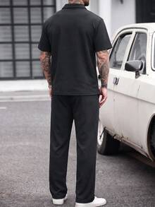 Manfinity CasualCool طقم رجالي من قطعتين من قماش الجاكار المنسوج، قميص بولو بأكمام قصيرة من قماش الجاكار المنسوج + بنطال طويل من قماش الجاكار المنسوج، مناسب للارتداء اليومي والتنقل - الأسود - مشاهدة 2