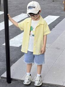 SHEIN 儿童男童可爱夏季百搭三件套：条纹短袖衬衫、白色T恤、蓝色牛仔短裤，适合日常穿着、运动、郊游、上学、聚会、度假、演出和拍照。 - 彩色 - 查看 3